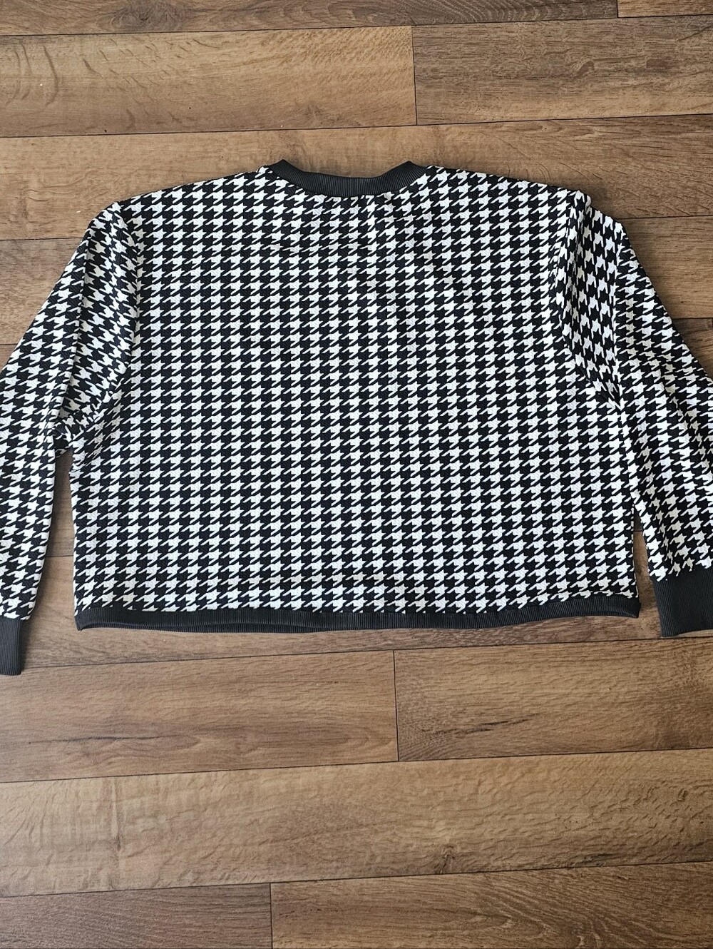 Black & White Houndstooth Crewneck Cropped Sweater
